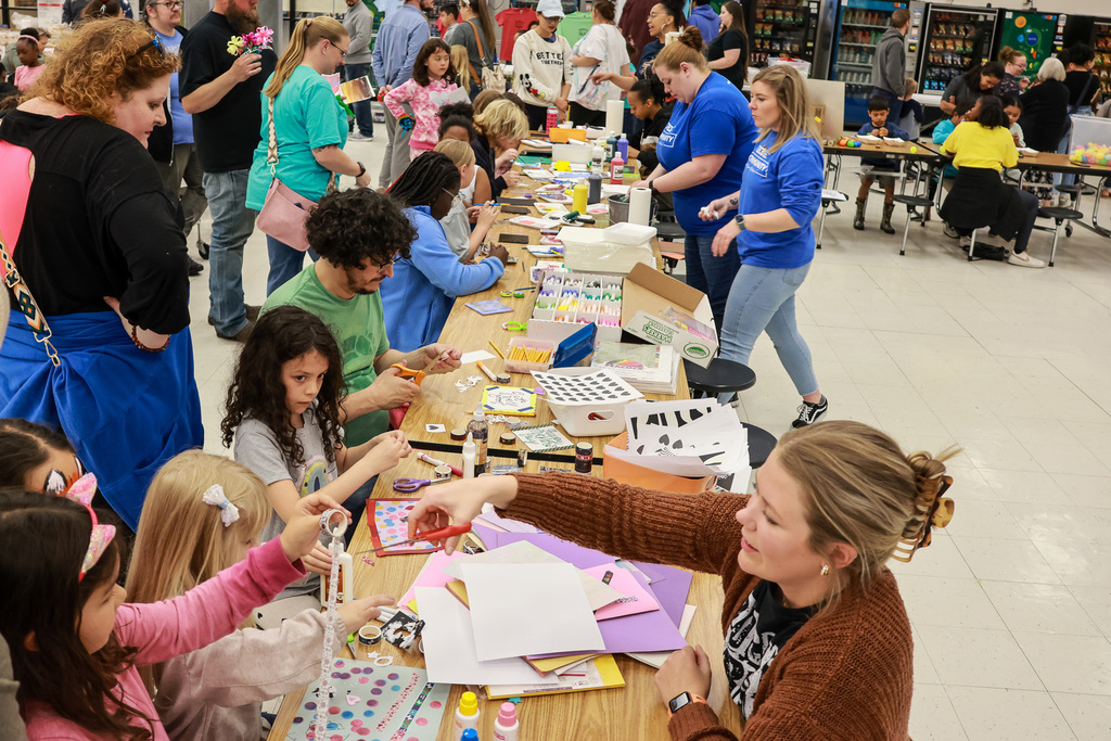 families doing crafts